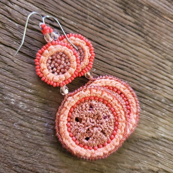 Reina Coralista Beaded Peruvian Earings - Picture 6 of 7